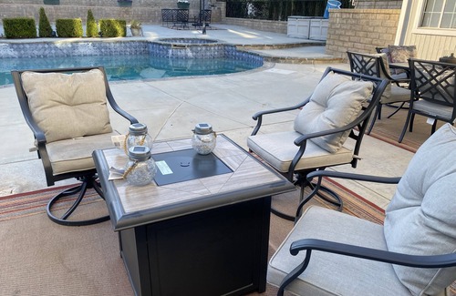 Santa Clarita Casa | Luxury House in Santa Clarita with Pool and Jacuzzi