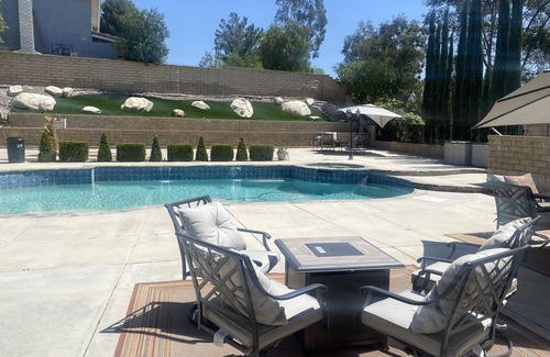 Santa Clarita Casa | Luxury House in Santa Clarita with Pool and Jacuzzi