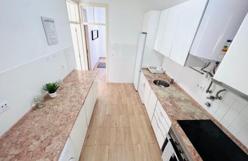 Linda-a-Velha Casa | Luxury house next attractions with free parking
