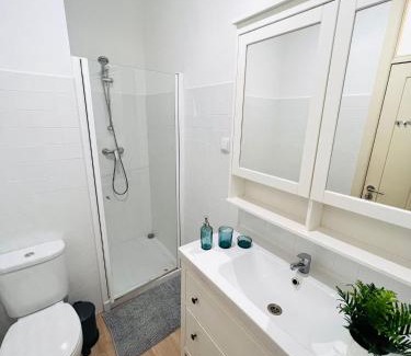 Linda-a-Velha Casa | Luxury house next attractions with free parking