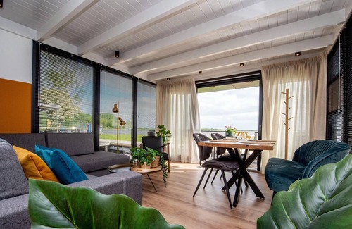 Offingawier Alquiler De Eote | Luxury houseboat with stunning views