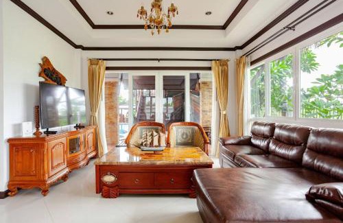 Central Pattaya Villa | Luxury Iconic Royal Boat Pool Villa North Pattaya