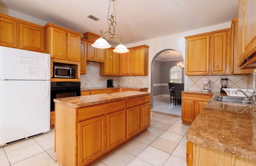 Mission Casa | ~ Luxury~In Ground Pool~Spacious~Grill~Sleeps 16~King bed~5 BR~Rare~Smart TV