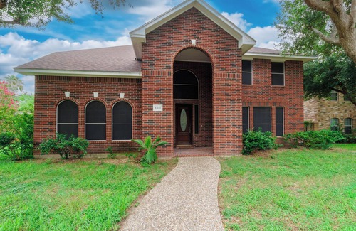 Mission Casa | ~ Luxury~In Ground Pool~Spacious~Grill~Sleeps 16~King bed~5 BR~Rare~Smart TV
