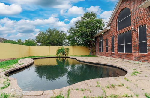 Mission Casa | ~ Luxury~In Ground Pool~Spacious~Grill~Sleeps 16~King bed~5 BR~Rare~Smart TV