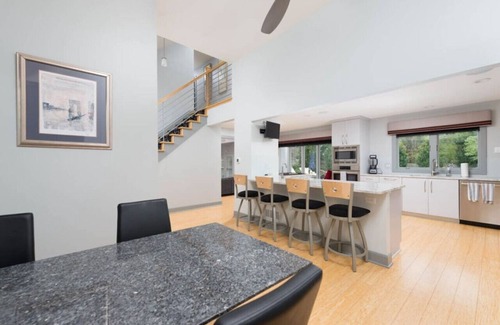 Lenexa Casa | Luxury in Lenexa w/heated pool