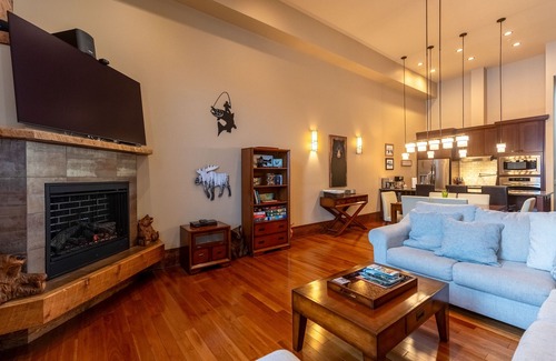 East Kootenay Condominio | Lujo en el corazón de Fernie. Pregunte por nuestros especiales de noche gratis.