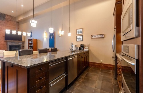 East Kootenay Condominio | Lujo en el corazón de Fernie. Pregunte por nuestros especiales de noche gratis.