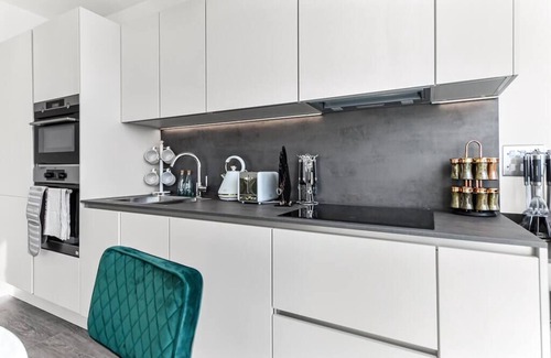 Springfield Condominio | Luxury in the Sky Stunning Views, Elegant Style