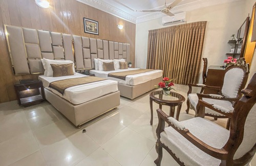 D.H.A. Cama Y Desayuno | Luxury Independent 9 Bed Room Villa with attached bath and complete amenities.