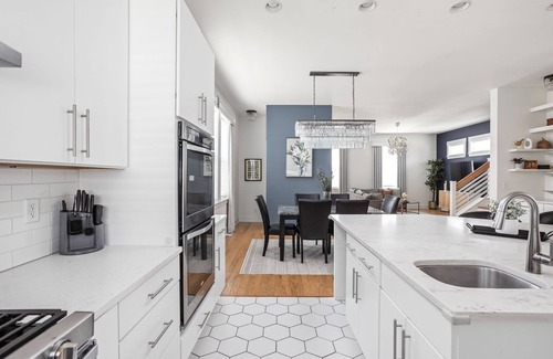 Fountain Square Casa | Luxury Indy Stay | Rooftop Lounge + Theater/Arcade