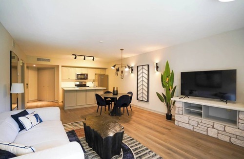 Oro-Medonte Apartamento | Luxury Jacuzzi Suite-Full Kitchen