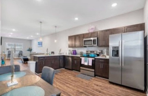 Clarksville Condominio | Luxury keyless free WiFi exit 11
