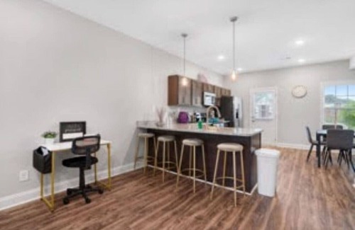 Clarksville Condominio | Luxury keyless free WiFi exit 11
