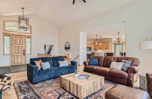 Elk Crossing Casa | Luxury Keystone River House w/ Hot tub & Mtn Views