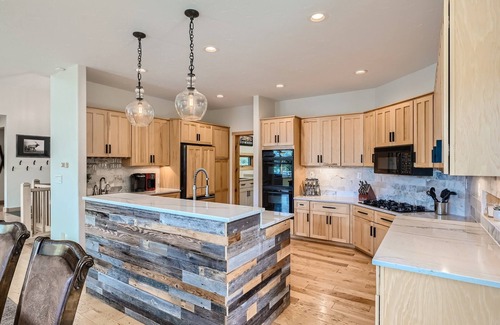 Elk Crossing Casa | Luxury Keystone River House w/ Hot tub & Mtn Views