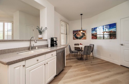 Kierland Casa | Luxury Kierland 2 Bdrm Golf Course Condo w/Garage!