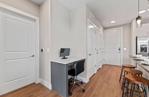 Fort Worth Apartamento | Luxury King 1BD | Pool+Gym+Parking+Stockyards
