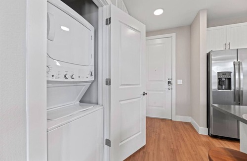 Fort Worth Apartamento | Luxury King 1BD | Pool+Gym+Parking+Stockyards