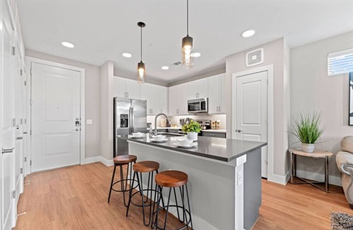 Fort Worth Apartamento | Luxury King 1BD | Pool+Gym+Parking+Stockyards