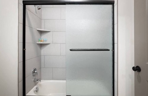 Parkville Apartamento | Luxury King Studio | ❤ of Parkville w/ Views+ Desk