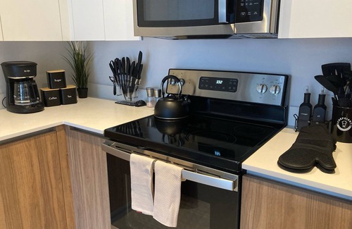 Flagler Village Apartamento | Luxury king Suite Near Las Olas, Wi-Fi, Views, High Ceilings, & Balcony
