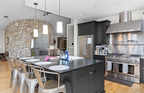 Templeton Casa | Luxury Living In Templeton Wine Country. Sleeps 16