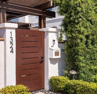 Village of La Jolla Casa | Luxury La Jolla Home with Jacuzzi