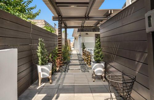 Village of La Jolla Casa | Luxury La Jolla Home with Jacuzzi