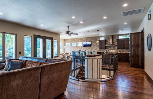 Montview Harbor Casa | Hermosa casa frente al mar en el lago Austin ¡Perfecto para niños y perros!