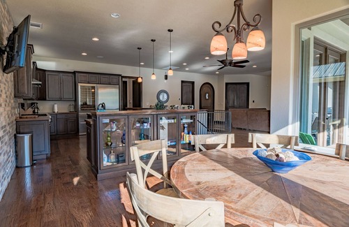 Montview Harbor Casa | Hermosa casa frente al mar en el lago Austin ¡Perfecto para niños y perros!