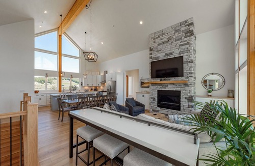 Waterfront Greens Casa | New! Birdies, Boats And Bobbers: Lake Access, Hot Tub, Indoor Pool!