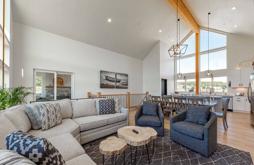Waterfront Greens Casa | New! Birdies, Boats And Bobbers: Lake Access, Hot Tub, Indoor Pool!
