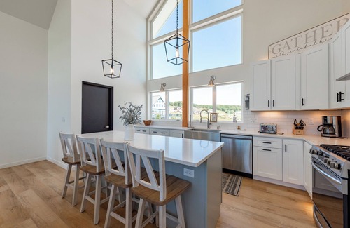 Waterfront Greens Casa | New! Birdies, Boats And Bobbers: Lake Access, Hot Tub, Indoor Pool!