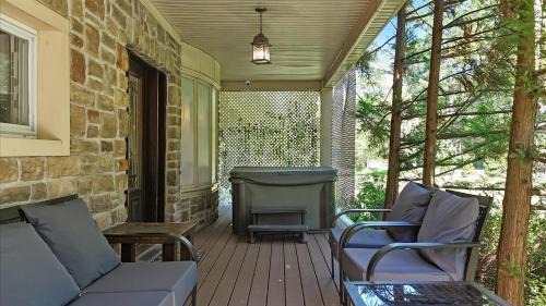 Blakeslee Casa | Luxury Lake Front Camelot Villa