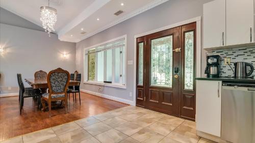 Blakeslee Casa | Luxury Lake Front Camelot Villa