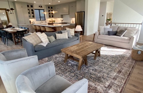 Ogden Casa | Luxury Lake Front Ski Home 5 min from SnowBasin
