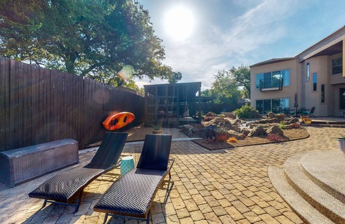 Lake Bridgeport Casa | Luxury Lake Home with Stunning Water Views, Private Hot Tub & Gourmet Kitchen