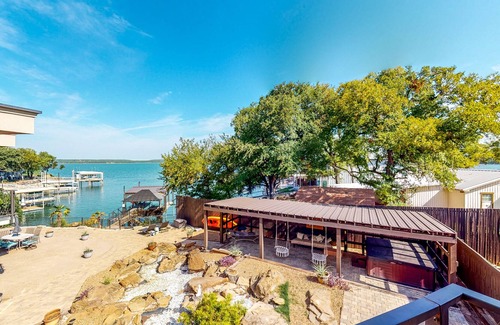 Lake Bridgeport Casa | Luxury Lake Home with Stunning Water Views, Private Hot Tub & Gourmet Kitchen