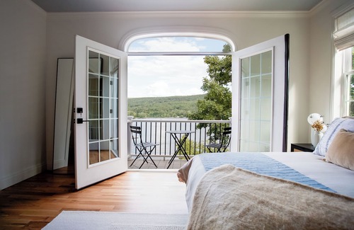 Greenwood Lake Casa | Luxury Lake Oasis ~ Hot Tub ~ Stunning Views ~ Bar
