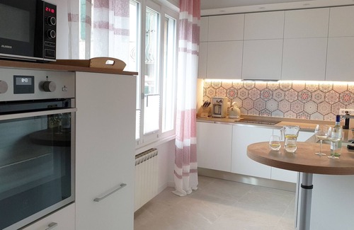 Limone sul Garda Apartamento | Noble, espacioso apartamento de 3 dormitorios con vista al lago en el casco antiguo de Limone