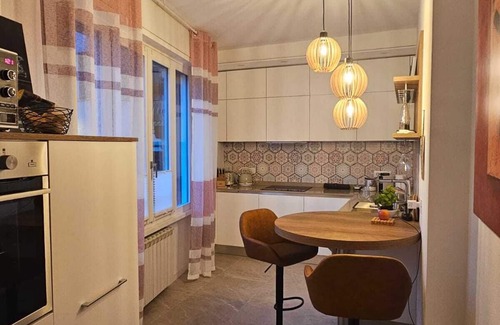 Limone sul Garda Apartamento | Noble, espacioso apartamento de 3 dormitorios con vista al lago en el casco antiguo de Limone