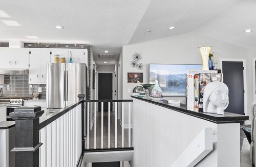 Waconia Casa | Luxury Lake View Waconia Home