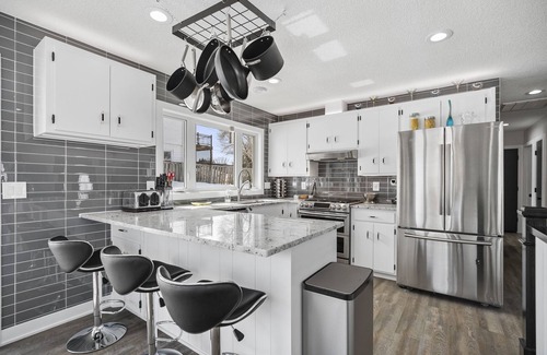 Waconia Casa | Luxury Lake View Waconia Home