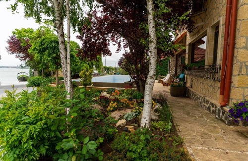 Mamaia-Sat Villa | Luxury Lake Villa