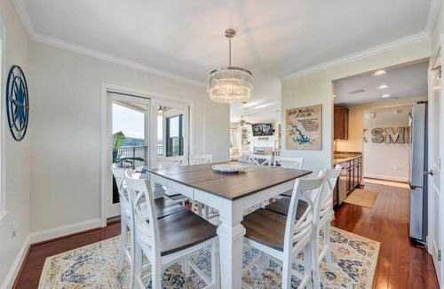 Westlake Corner Condominio | Luxury Lakefront Condo In The Heart of Smith Mtn. Lake!!! 4BR 3BA!!!