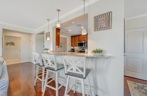 Westlake Corner Condominio | Luxury Lakefront Condo In The Heart of Smith Mtn. Lake!!! 4BR 3BA!!!