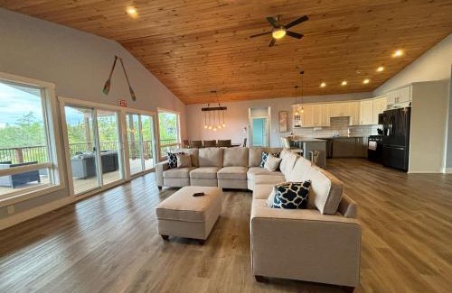 Stokes Bay Chalet De Esquí | Luxury Lakefront Escape W Games Room