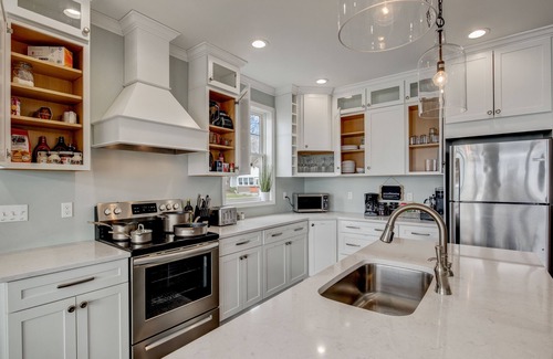 Bayberry Casa | Luxury Lakefront Family Retreat