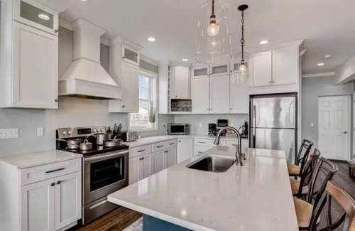 Bayberry Casa | Luxury Lakefront Family Retreat